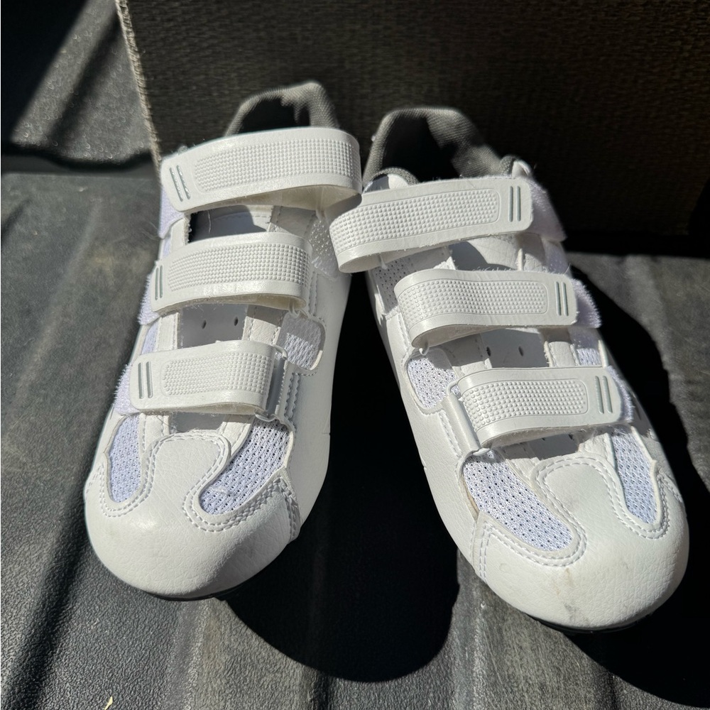 White Velcro Athletic Shoes with Simple Design